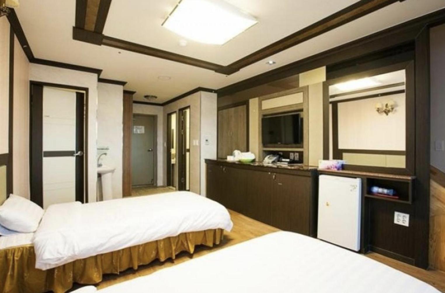 Jeju Ts Youth Hostel & Resort Seogwipo Eksteriør billede
