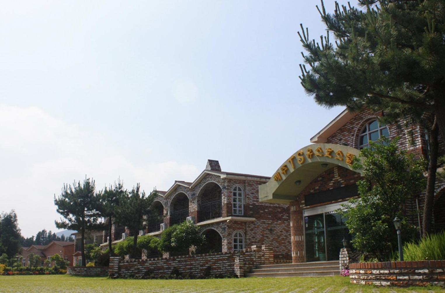 Jeju Ts Youth Hostel & Resort Seogwipo Eksteriør billede